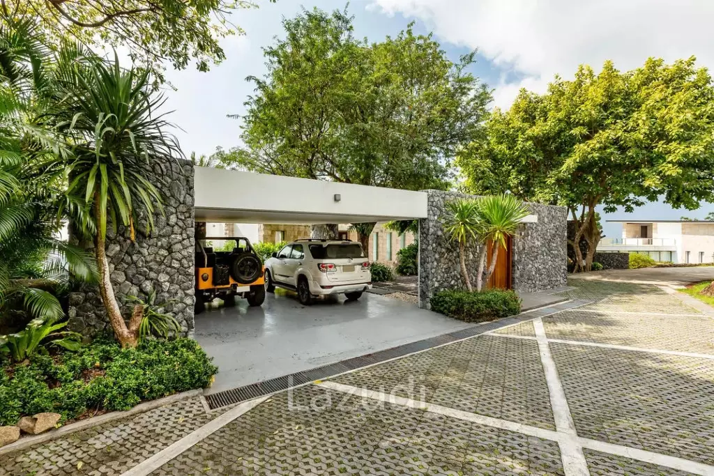Luxury 5-Bed Villa with Panoramic Sunset Ocean Views