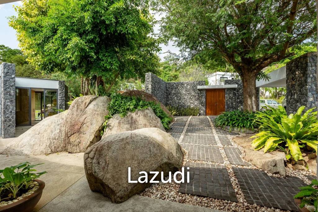 Luxury 5-Bed Villa with Panoramic Sunset Ocean Views