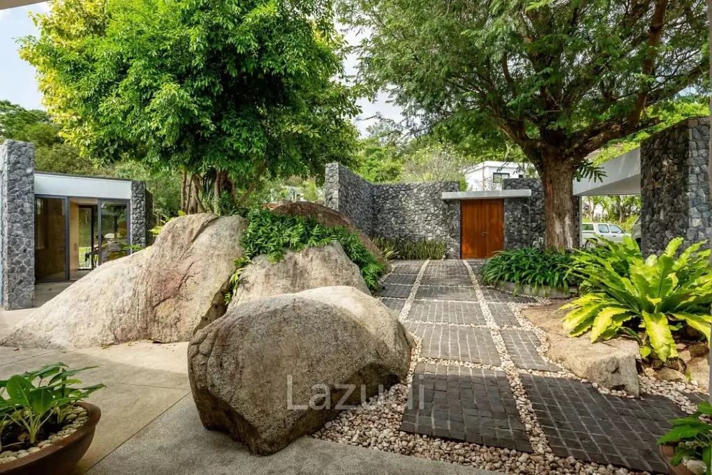 Luxury 5-Bed Villa with Panoramic Sunset Ocean Views