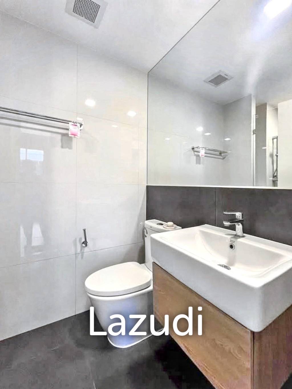 1 Bed 1 Bath 27 SQ.M Chambers On-nut Station
