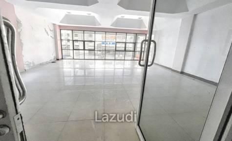 🏢 Office Building / Showroom for Rent – Near BTS Samrong  Suvarnabhumi Airport ✨