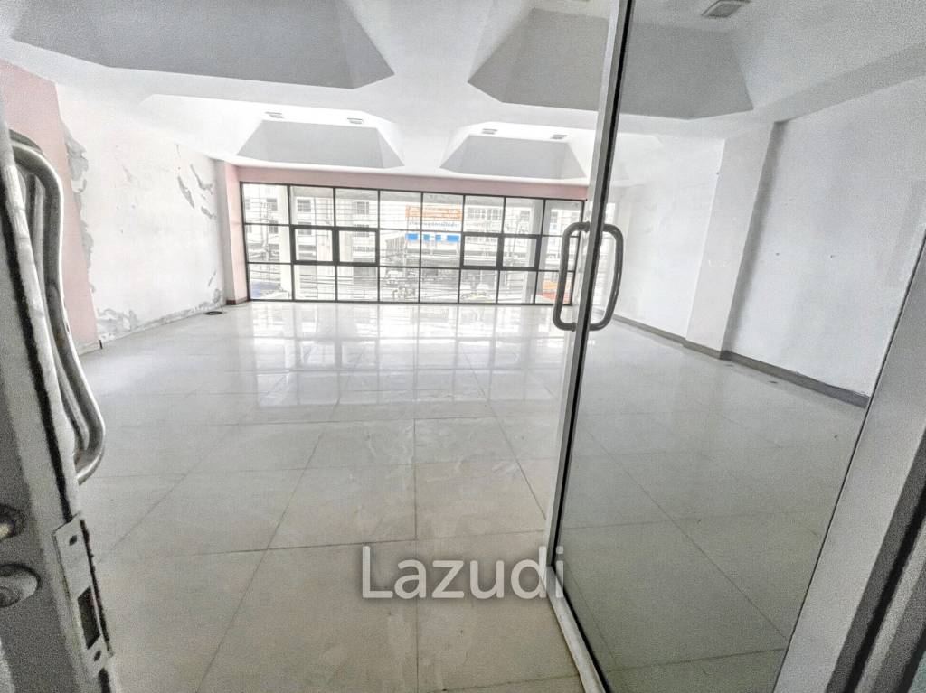 🏢 Office Building / Showroom for Rent – Near BTS Samrong  Suvarnabhumi Airport ✨
