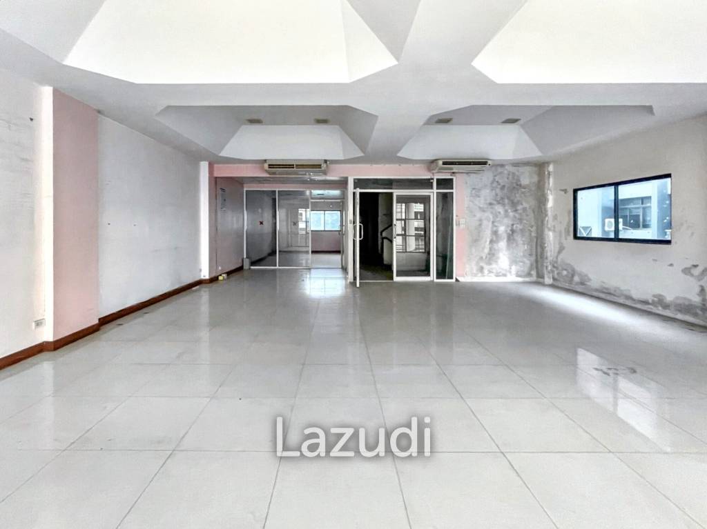🏢 Office Building / Showroom for Rent – Near BTS Samrong  Suvarnabhumi Airport ✨