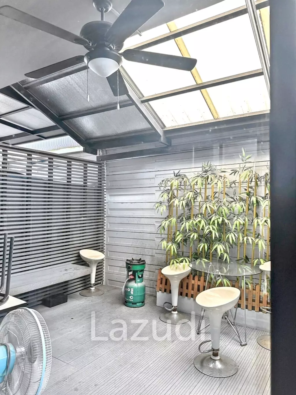 Prime Office for Sale and Rent Near Lertlah School – Fully Furnished