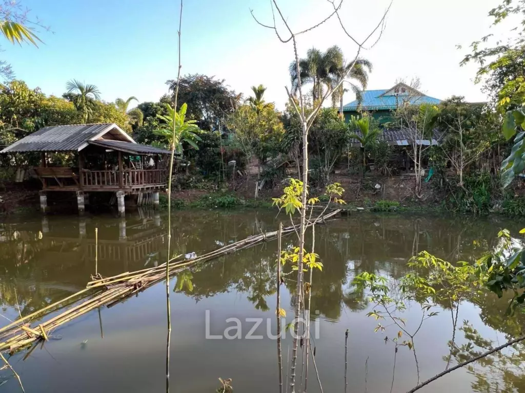 4 Bedrooms House with Warehouse/Shop For Sale