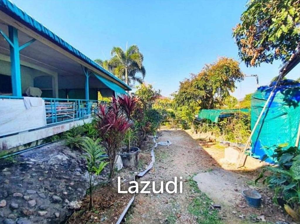 4 Bedrooms House with Warehouse/Shop For Sale