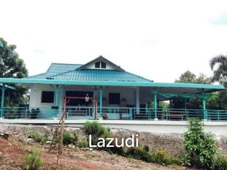 4 Bedrooms House with Warehouse/Shop For Sale