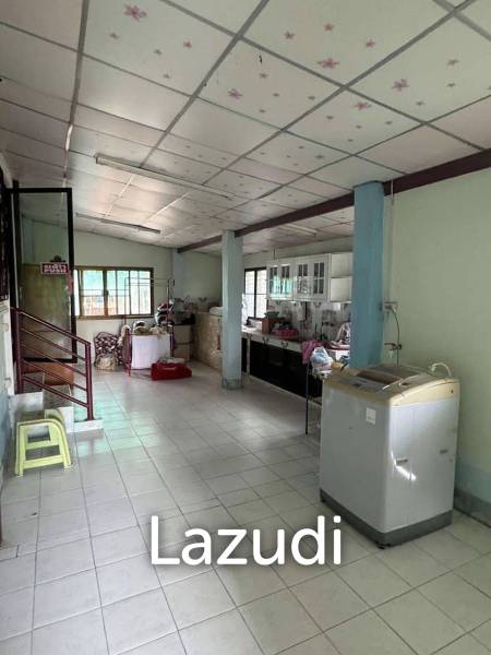 4 Bedrooms House with Warehouse/Shop For Sale