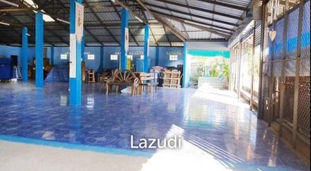 4 Bedrooms House with Warehouse/Shop For Sale