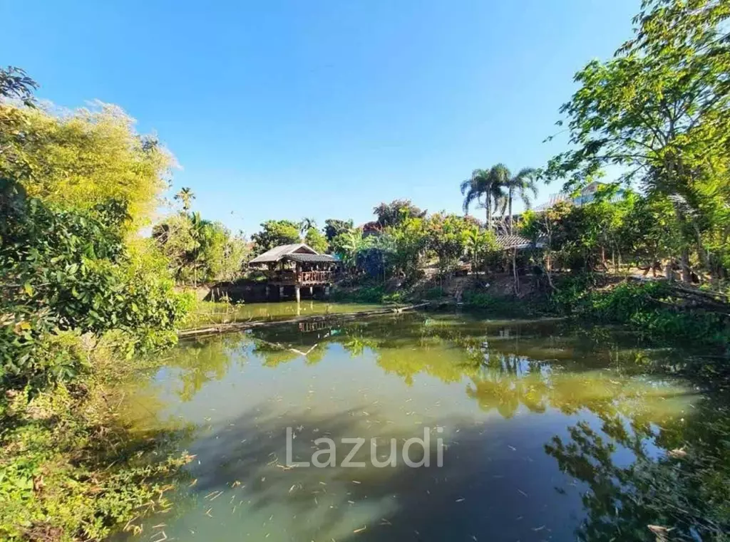 4 Bedrooms House with Warehouse/Shop For Sale