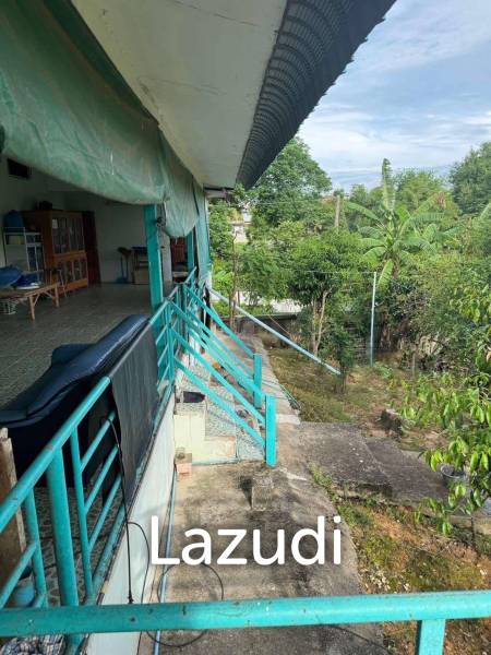 4 Bedrooms House with Warehouse/Shop For Sale