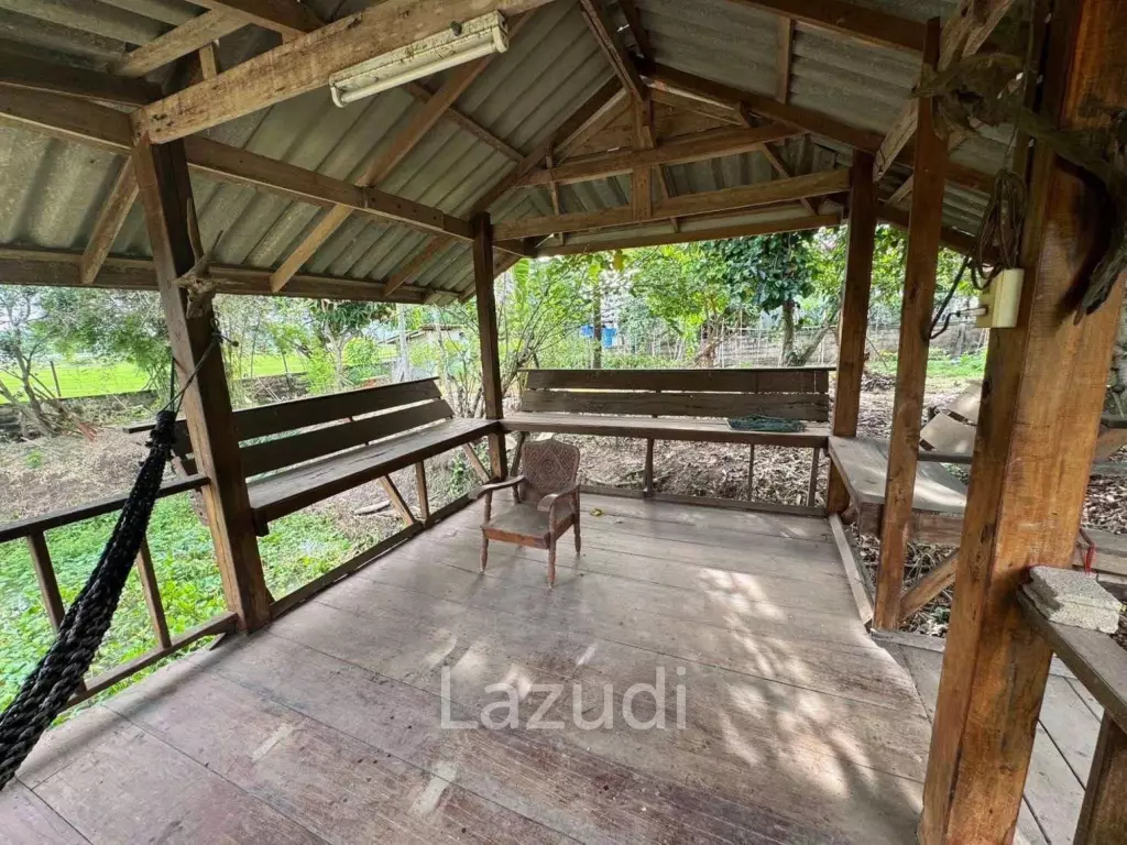 4 Bedrooms House with Warehouse/Shop For Sale