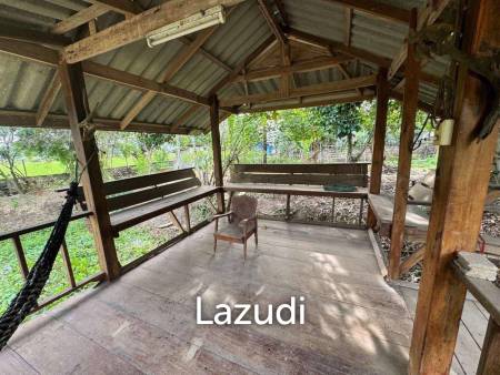 4 Bedrooms House with Warehouse/Shop For Sale