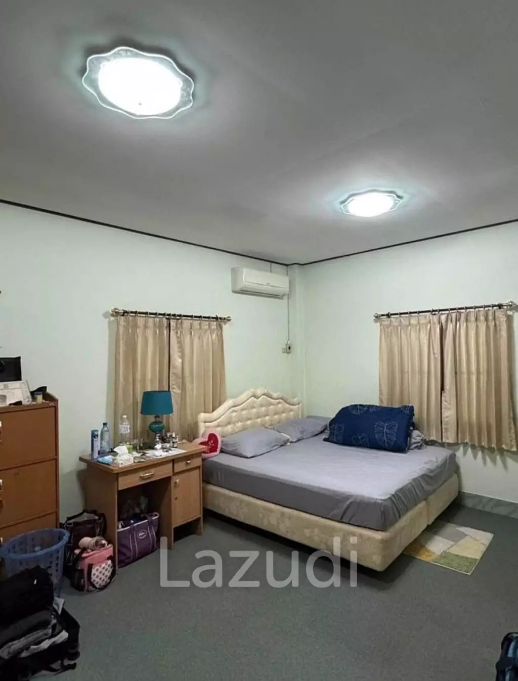 4 Bedrooms House with Warehouse/Shop For Sale