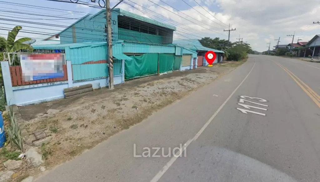 4 Bedrooms House with Warehouse/Shop For Sale