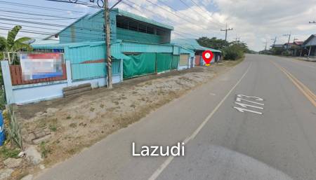4 Bedrooms House with Warehouse/Shop For Sale