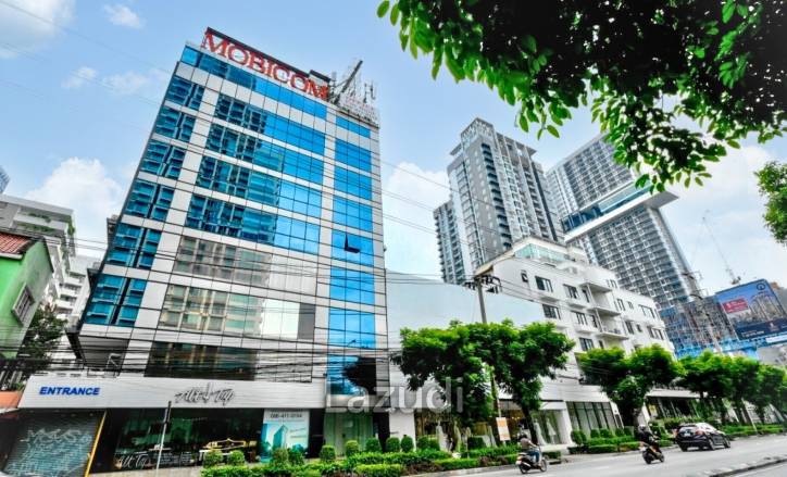 Retail Space for Rent on Naradhiwas Main Road, Sathorn – Prime Location!