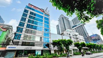 Retail Space for Rent on Naradhiwas Main Road, Sathorn – Prime Location!