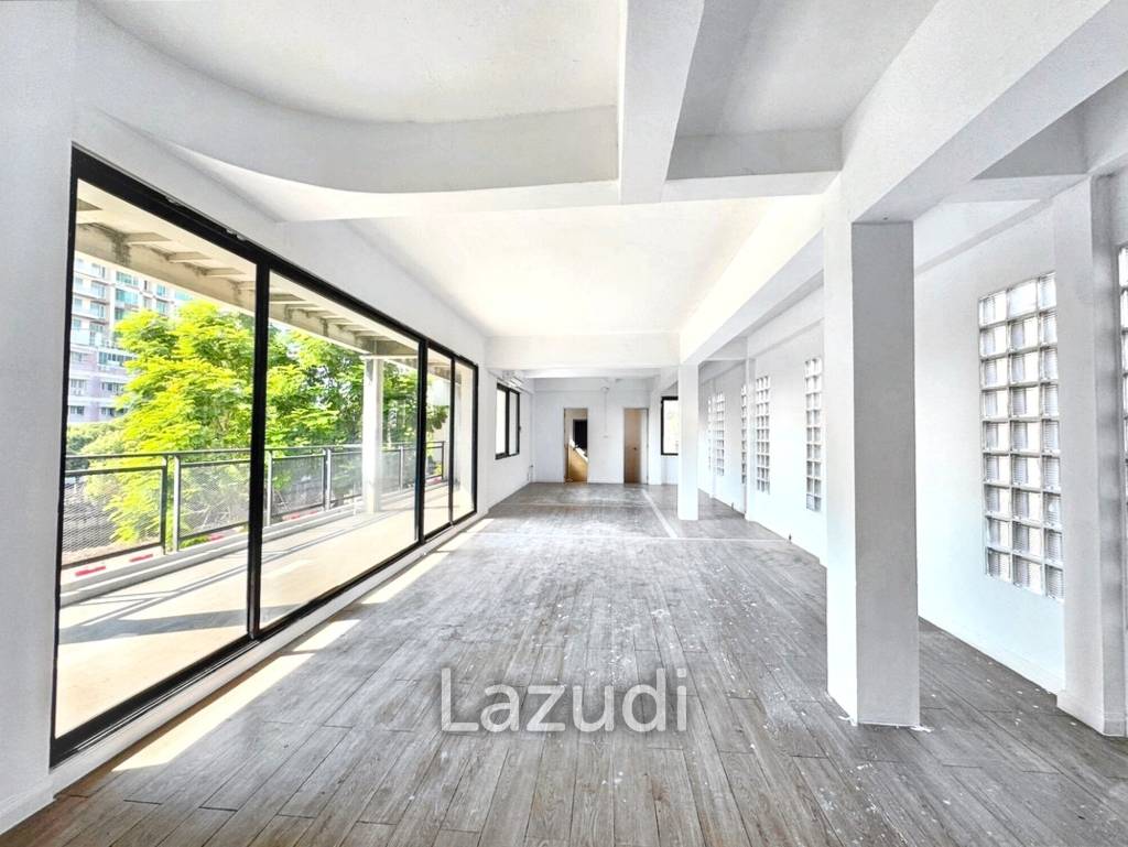 Commercial Office Space for Rent – Prime Location in Sathorn, Bangkok CBD