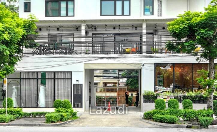 Commercial Office Space for Rent – Prime Location in Sathorn, Bangkok CBD