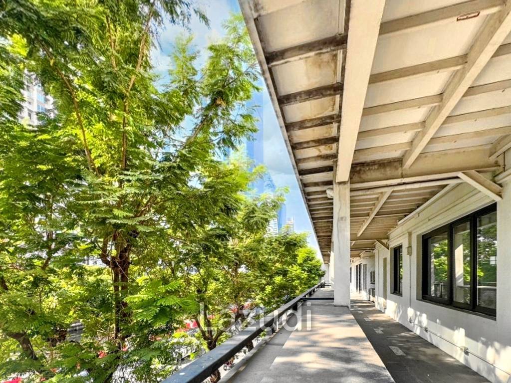 Commercial Office Space for Rent – Prime Location in Sathorn, Bangkok CBD