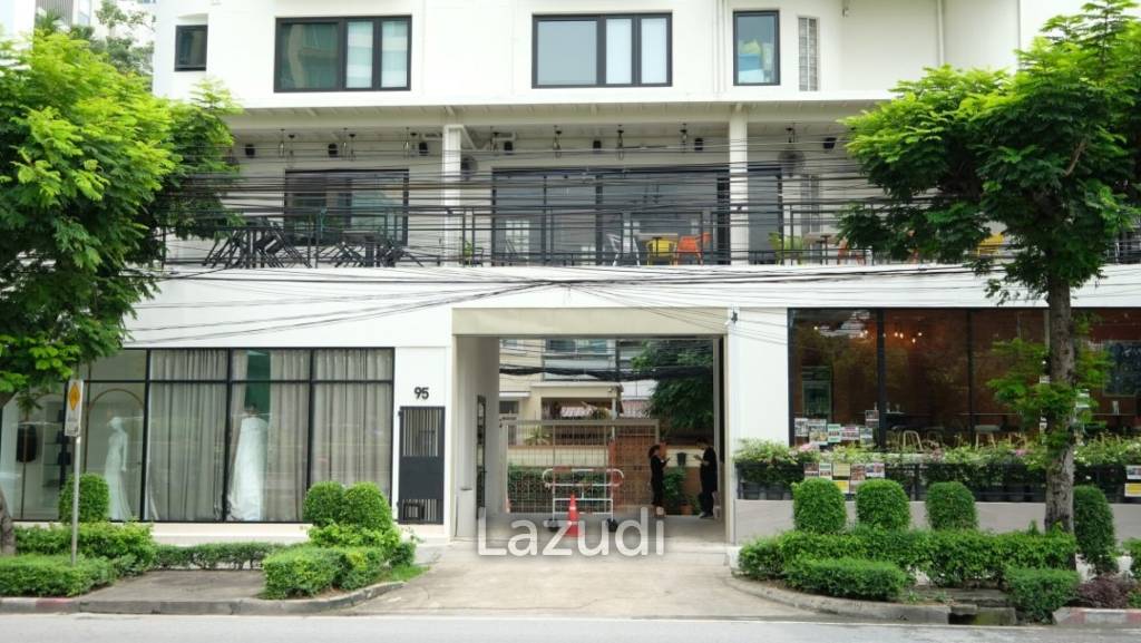 Top Floor Office for Rent with Stunning City Views – Sathorn, Bangkok