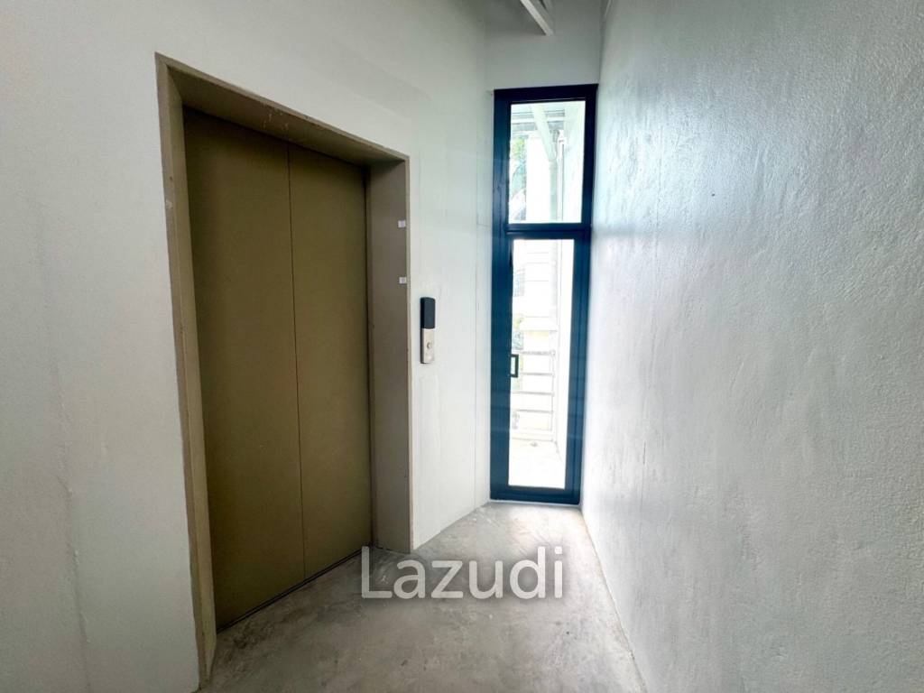 Top Floor Office for Rent with Stunning City Views – Sathorn, Bangkok
