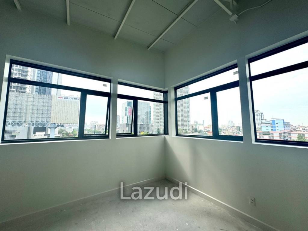 Top Floor Office for Rent with Stunning City Views – Sathorn, Bangkok