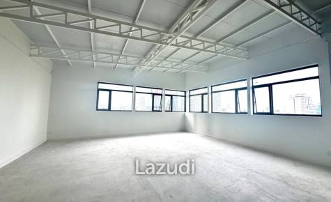 Top Floor Office for Rent with Stunning City Views – Sathorn, Bangkok