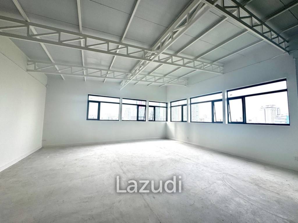 Top Floor Office for Rent with Stunning City Views – Sathorn, Bangkok