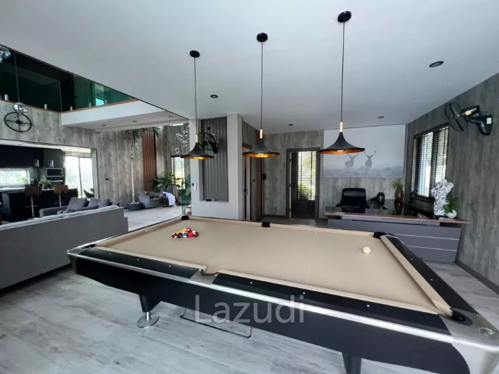 2 STOREY LUXURY VILLA ON SOI 102  : 5 bed in town