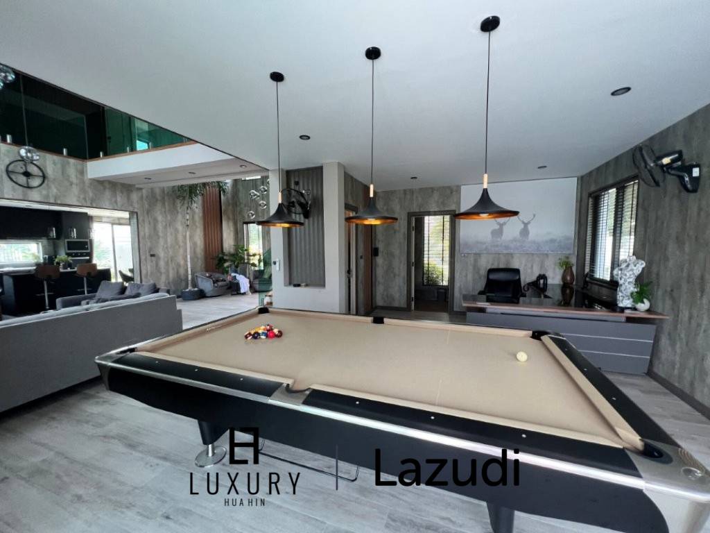 2 STOREY LUXURY VILLA ON SOI 102  : 5 bed in town