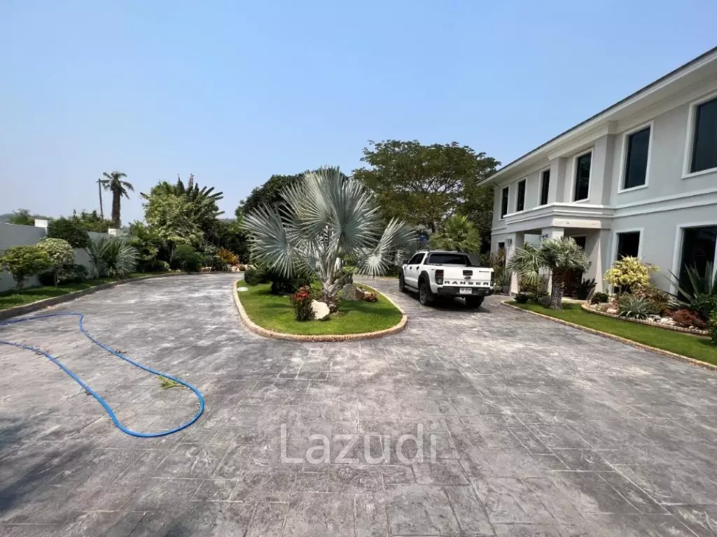 2 STOREY LUXURY VILLA ON SOI 102  : 5 bed in town