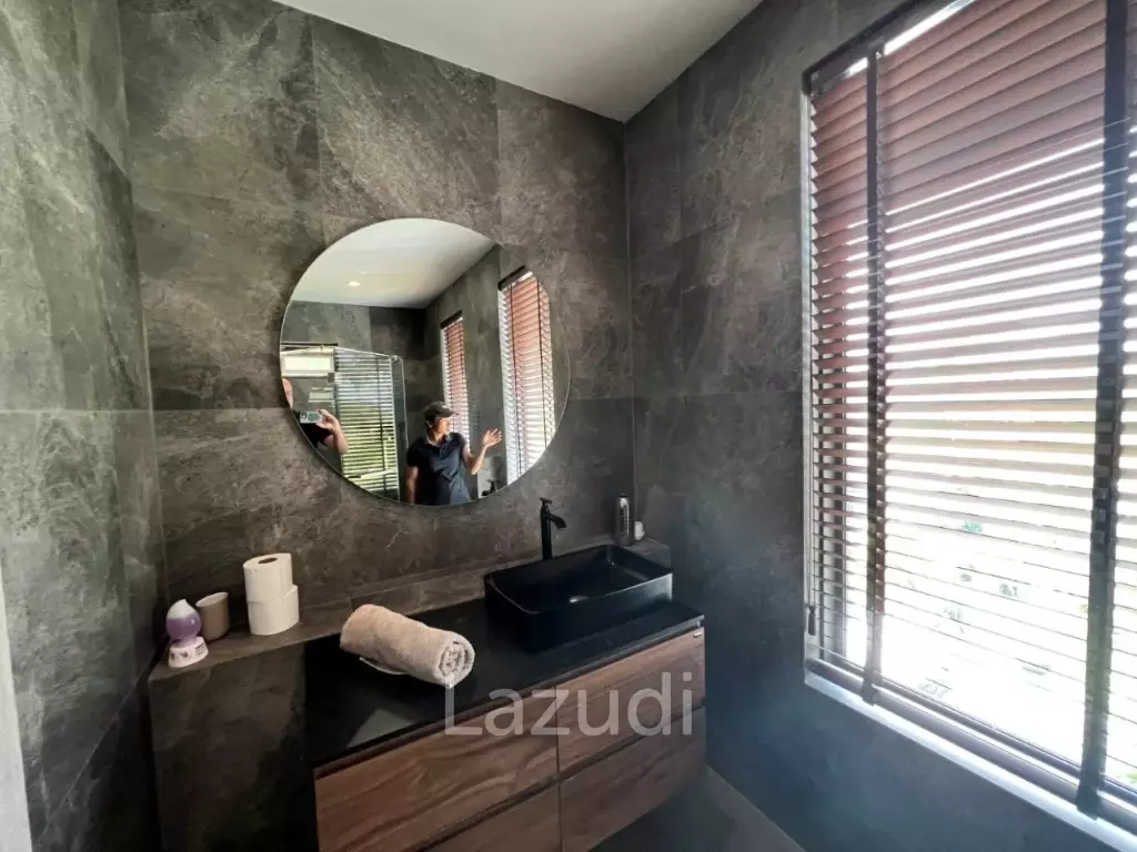 2 STOREY LUXURY VILLA ON SOI 102  : 5 bed in town