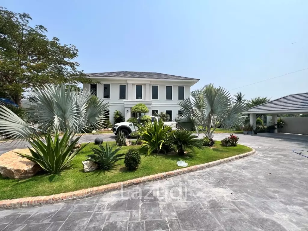 2 STOREY LUXURY VILLA ON SOI 102  : 5 bed in town