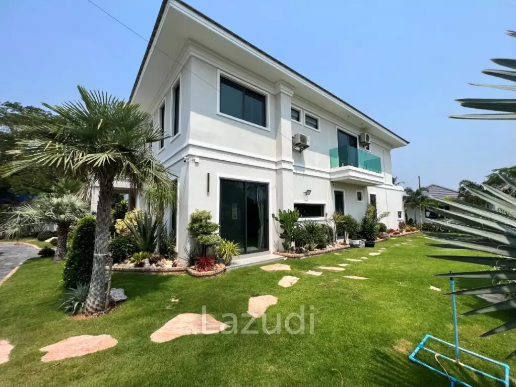 2 STOREY LUXURY VILLA ON SOI 102  : 5 bed in town