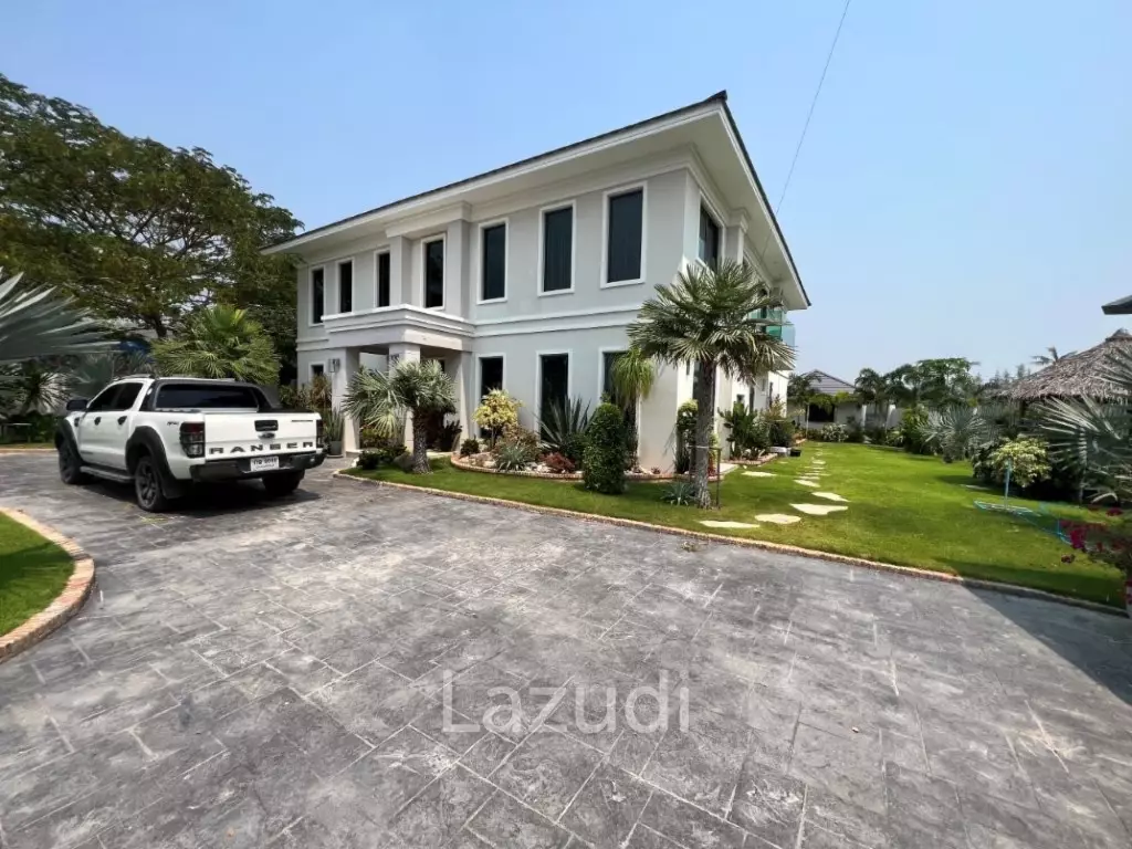 2 STOREY LUXURY VILLA ON SOI 102  : 5 bed in town