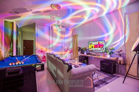 Stunning Pool Villa (4 Bed, 3 Bath)