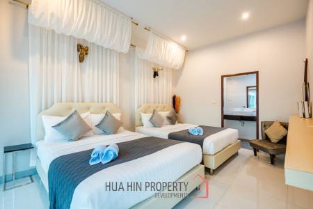 Stunning Pool Villa (4 Bed, 3 Bath)