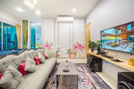 Stunning Pool Villa (4 Bed, 3 Bath)