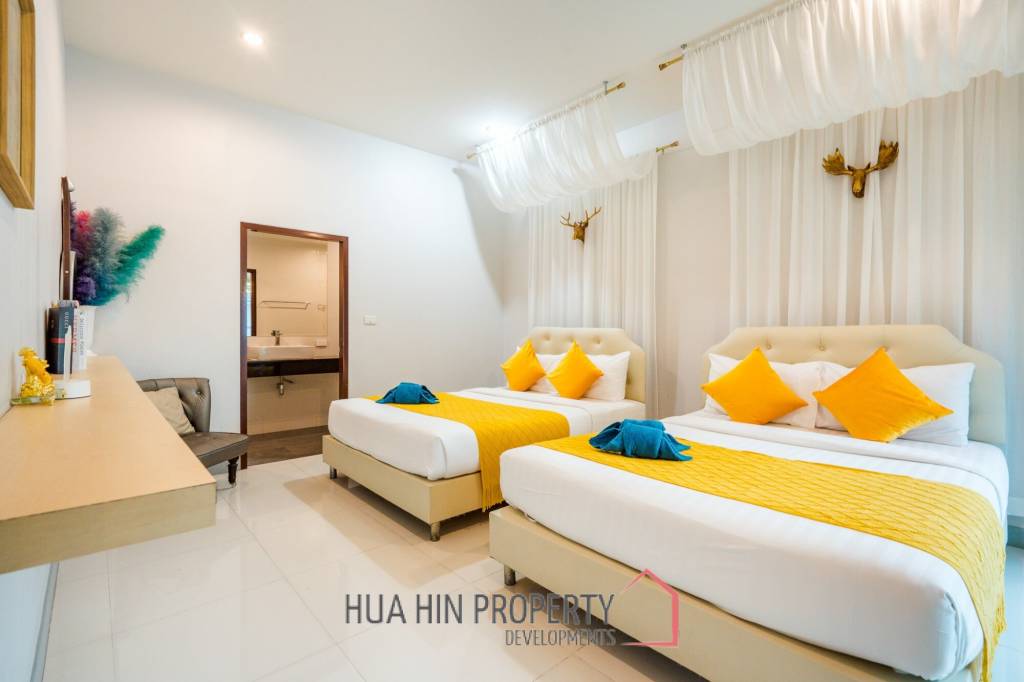 Stunning Pool Villa (4 Bed, 3 Bath)