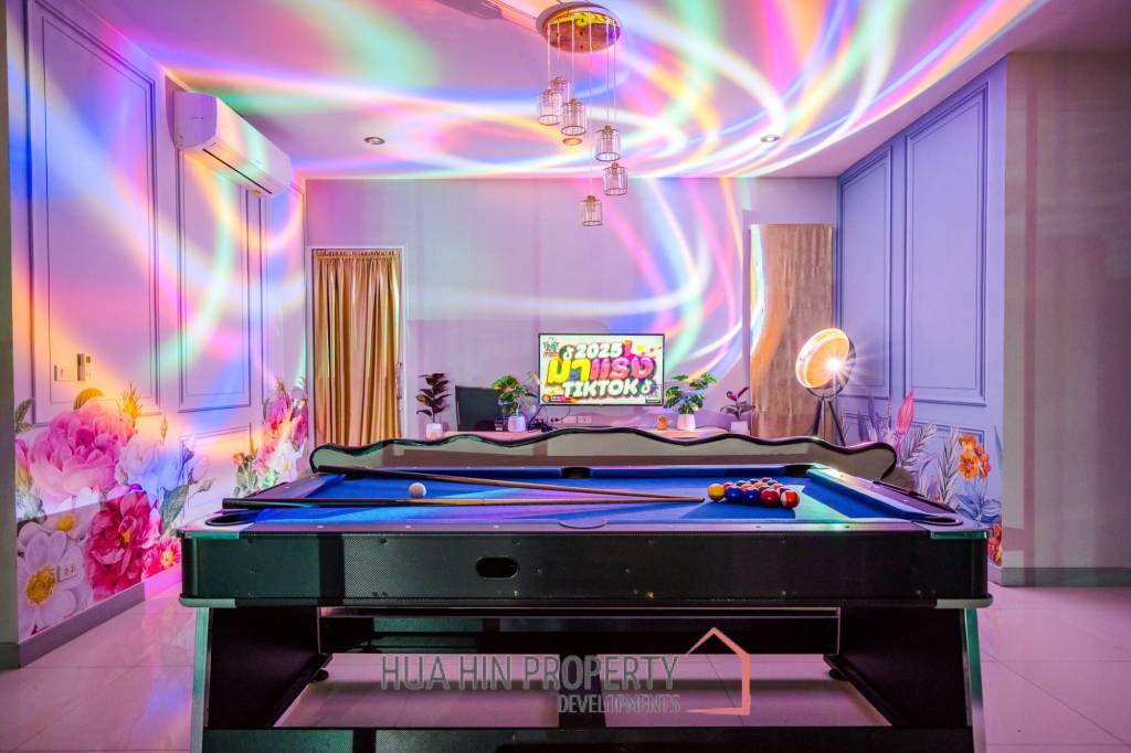 Stunning Pool Villa (4 Bed, 3 Bath)