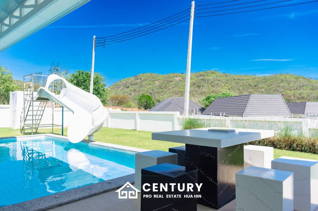 4 Beds 3 Baths 270 SQ.M Pavilion Ville