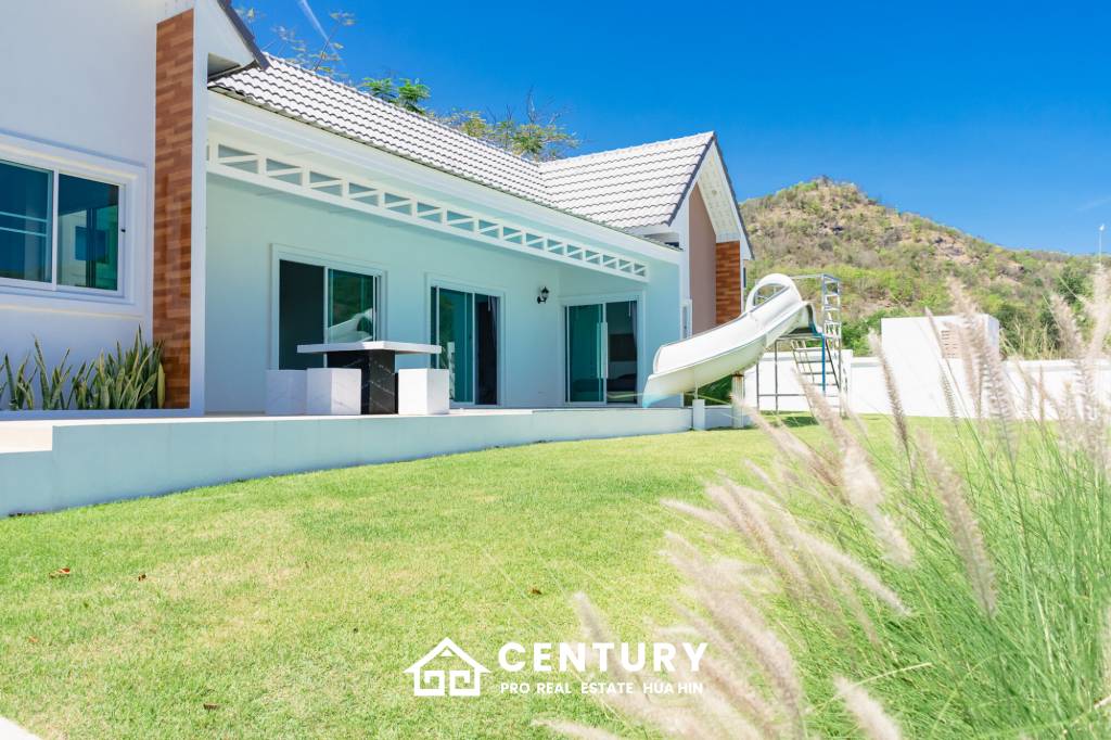 4 Beds 3 Baths 270 SQ.M Pavilion Ville