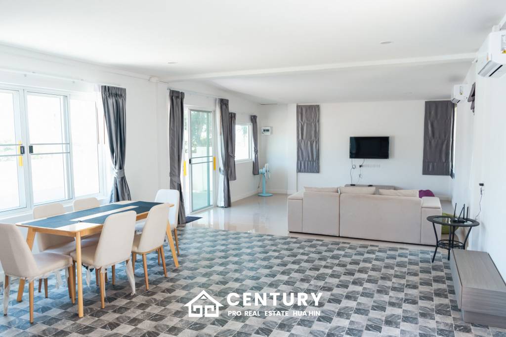 4 Beds 3 Baths 270 SQ.M Pavilion Ville