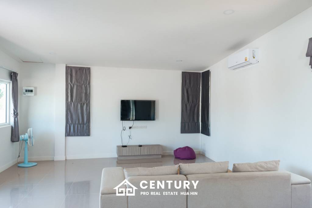 4 Beds 3 Baths 270 SQ.M Pavilion Ville