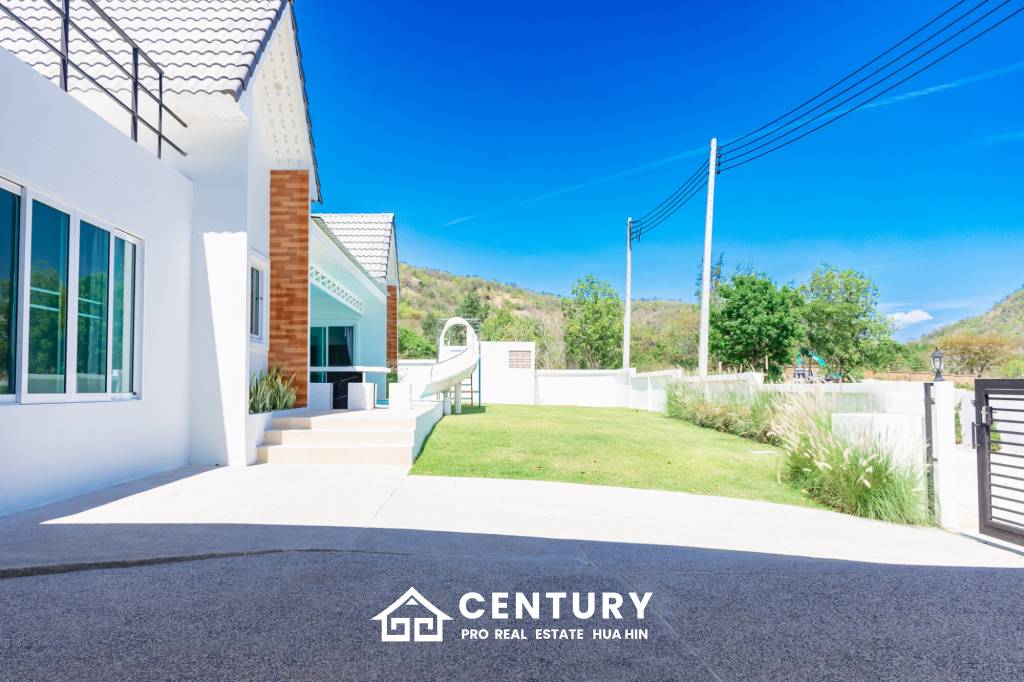 4 Beds 3 Baths 270 SQ.M Pavilion Ville