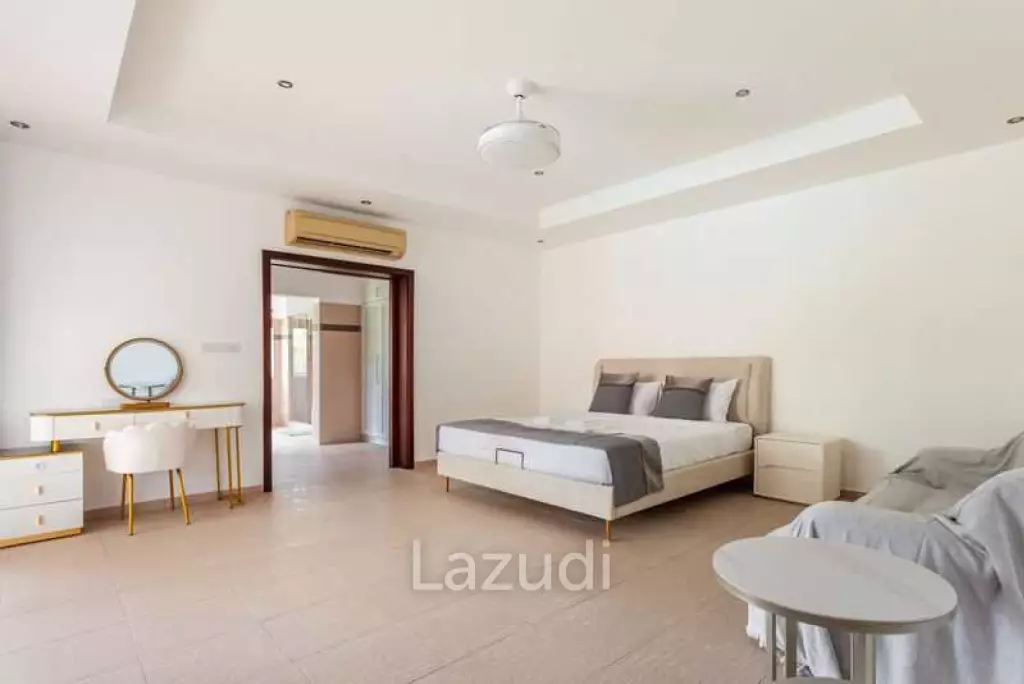 4 Beds 4 Baths 400 SQ.M. Siam Royal View Pattaya