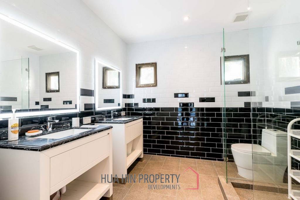 PALM HILL CONDO  : 3 bed ground floor unit