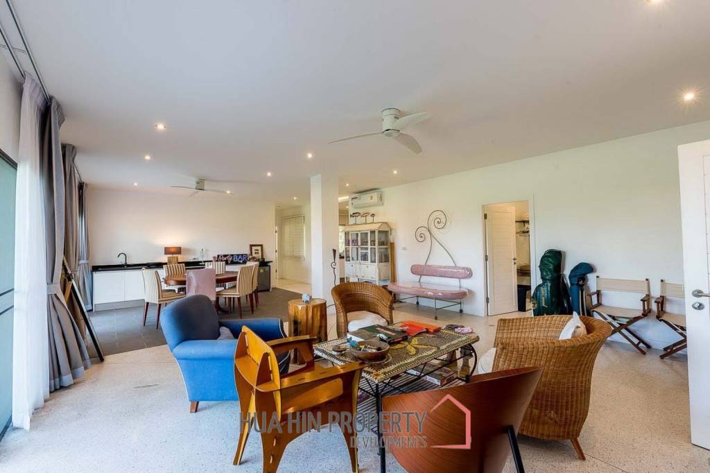 PALM HILL CONDO  : 3 bed ground floor unit